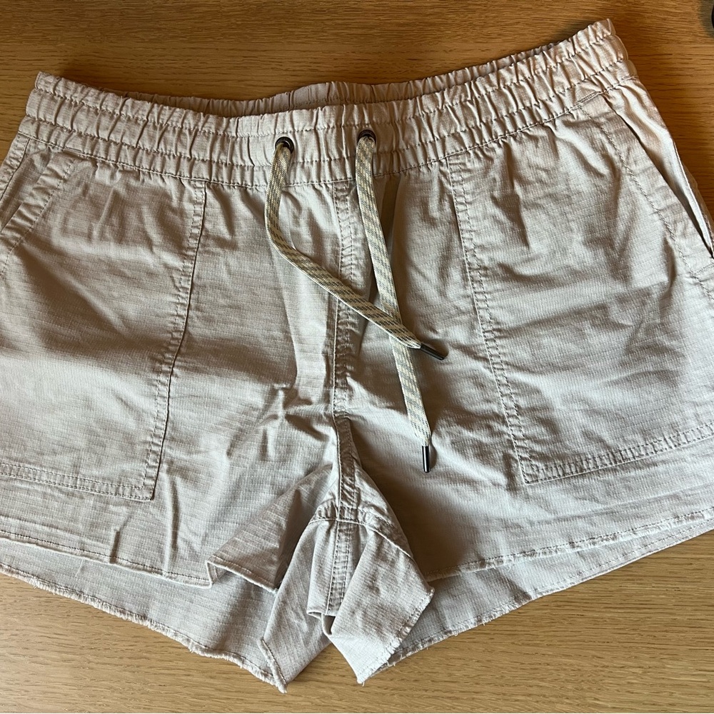 Vuori vintage Ripstop Light Beige Women’s Casual Drawstring Shorts -Medium
